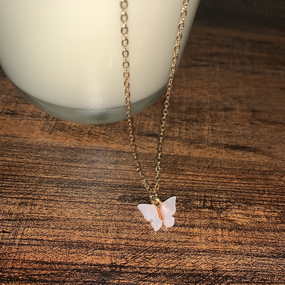 White butterfly necklace: - Picture 5 of 5